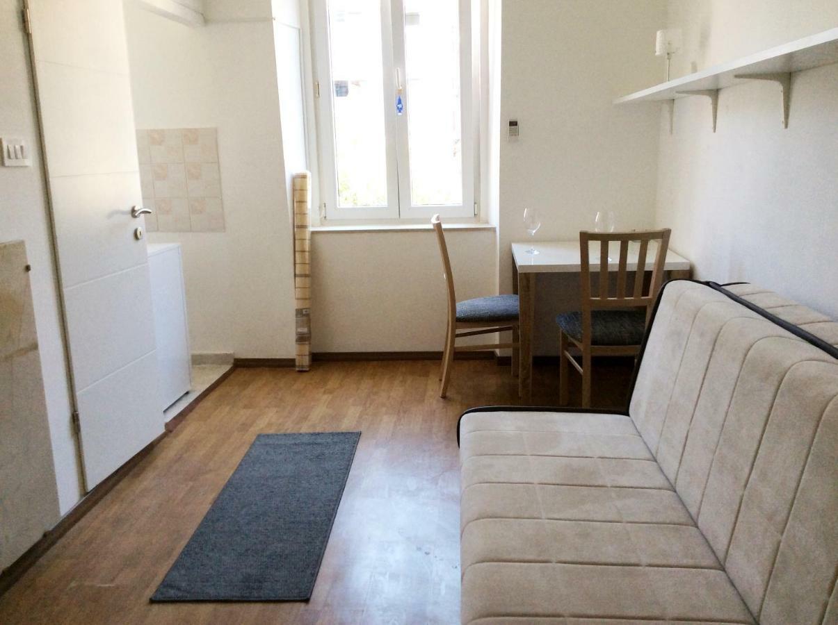 Appartamento Studio Apartman Klara Fiume Esterno foto